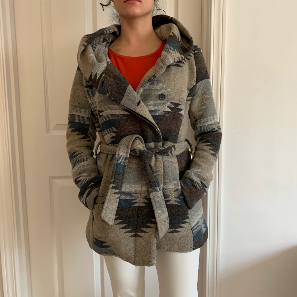 Hooded jacket with belt